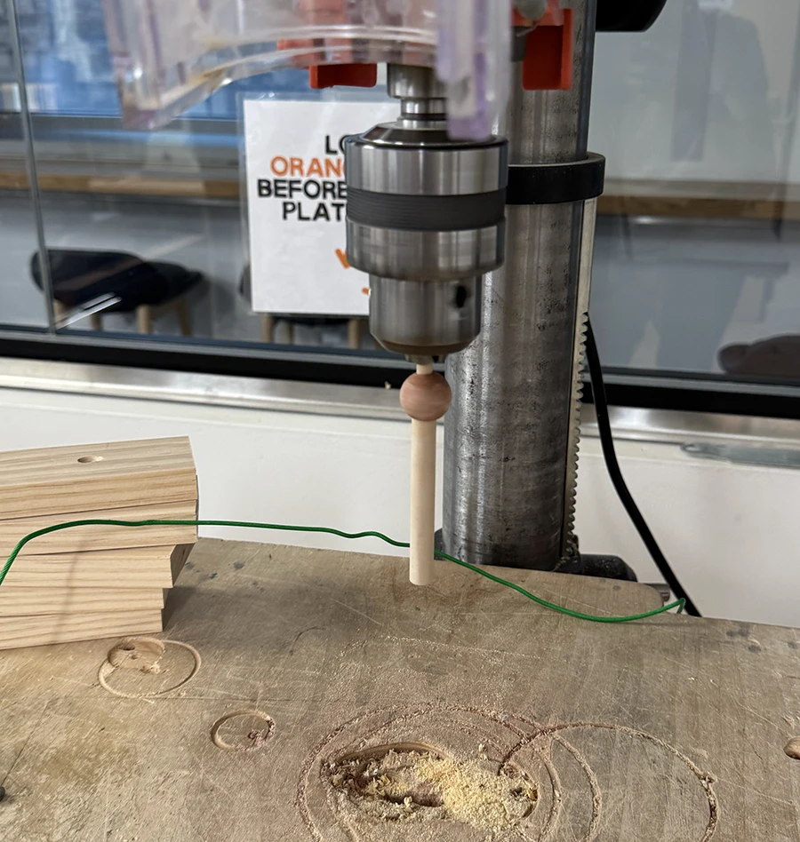 A dowel going through a sphere, rotating in a bench press.